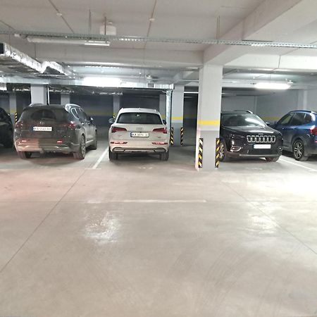 키시나우 Airport 24&24 Car Parking 아파트 외부 사진