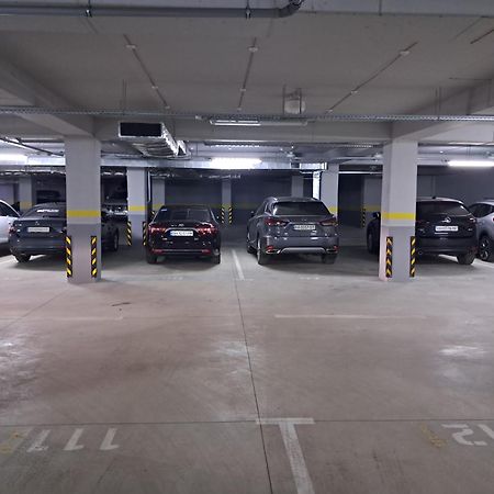 키시나우 Airport 24&24 Car Parking 아파트 외부 사진